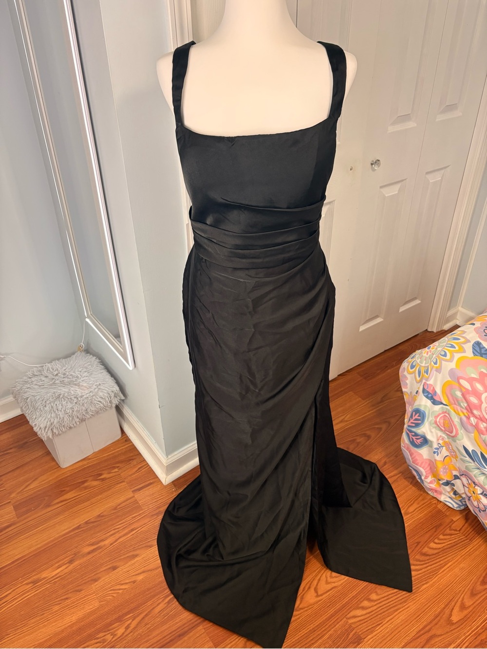 Elegant Black Evening Gown with Square Neckline